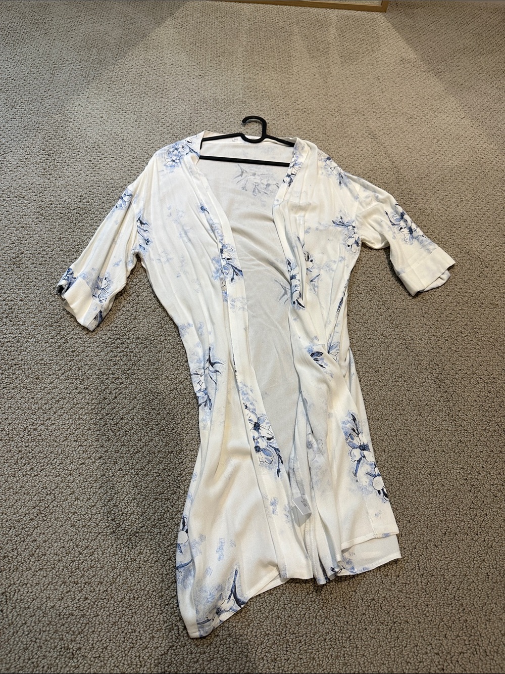Women’s White & Blue Floral Kimono Robe